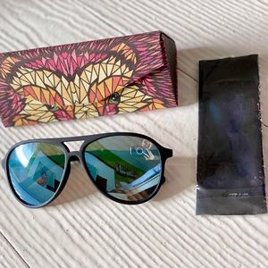 Lightweight Sunglasses for women Polarized UV protection